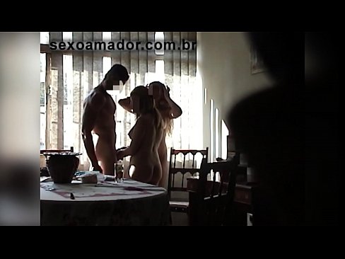 ❤️ Amigos sexuais convidam um homem gigante e uma ménage à trois com ele ❤️ Porno fb em nós
