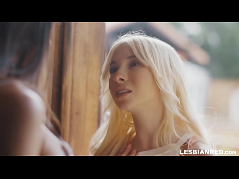 ❤️ A menina volta para casa alguns meses depois e acaba comendo a xoxota de sua madrasta ❤️ Porno fb em nós